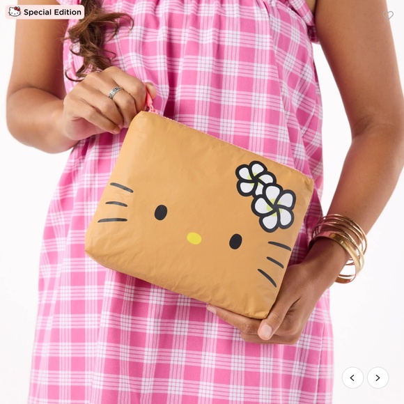 Aloha Collection x Hello Kitty Small Pouch - Picture 2 of 3